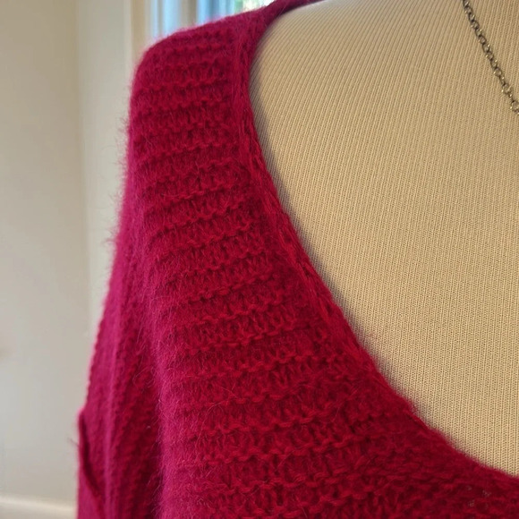 Free People - GORGEOUS Berry Drop Shoulder Tunic Sweater, Deep V, XS, Oversized - Picture 6 of 7